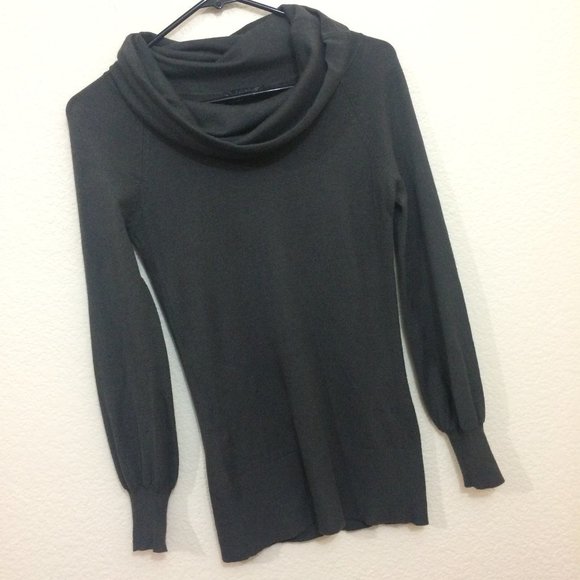 Rampage Sweaters - 4/$25 🛍 Rampage Small Knit Sweater Gray Cowl Neck